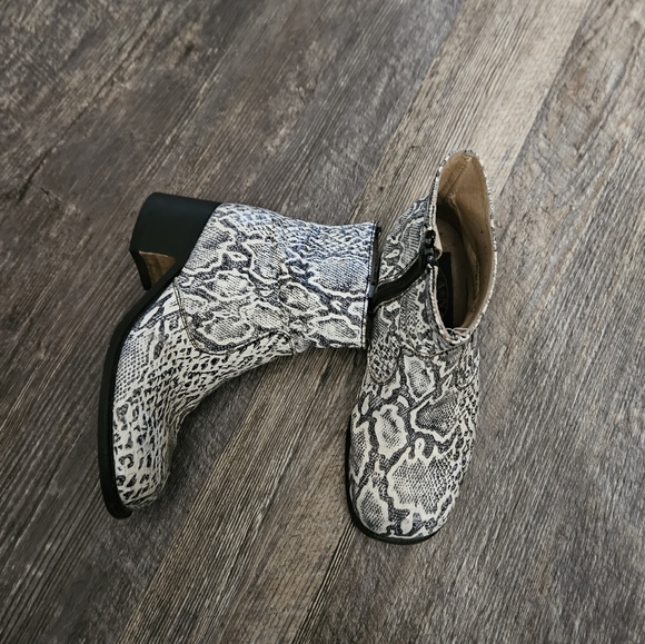 Nana industrial strength vintage snake print boots - Picture 2 of 7